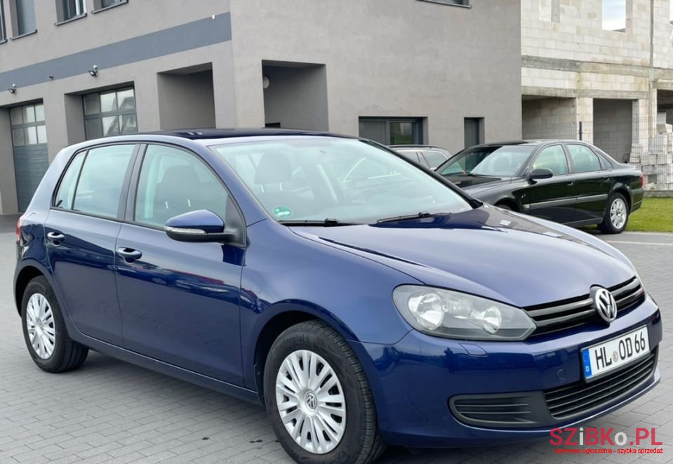 2011' Volkswagen Golf photo #1