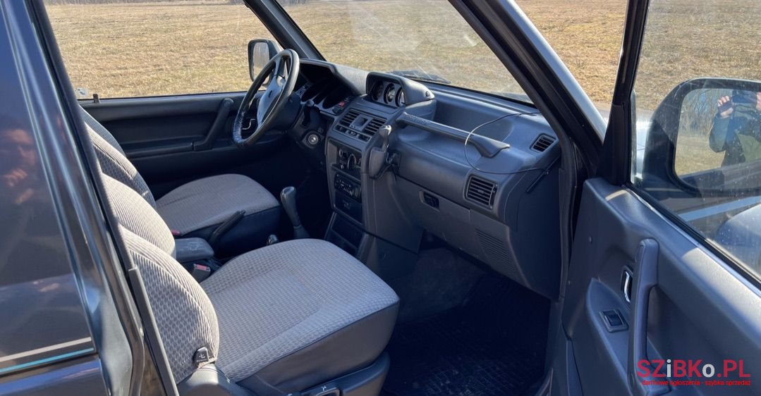 1992' Mitsubishi Pajero photo #4