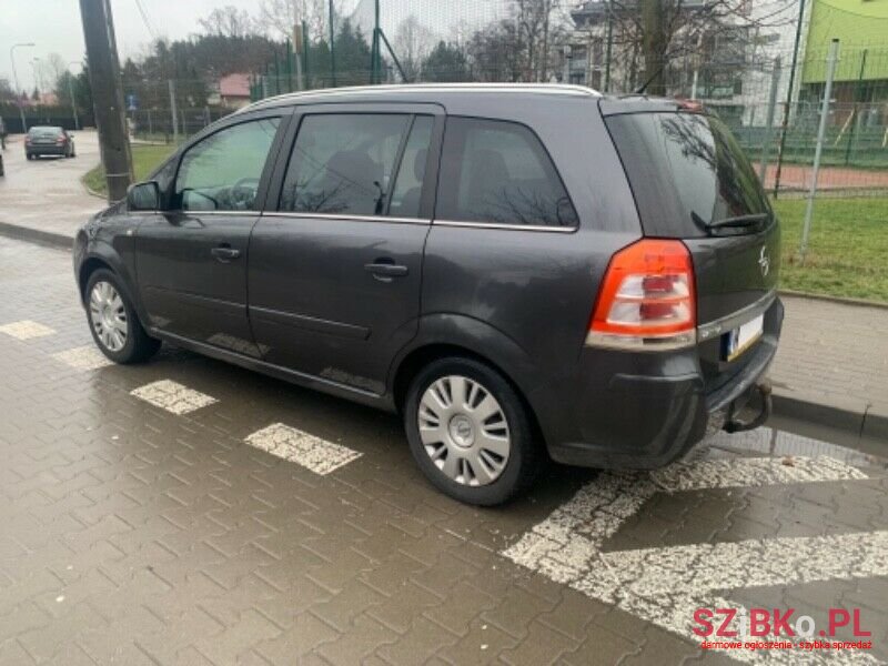 2012' Opel Zafira photo #3