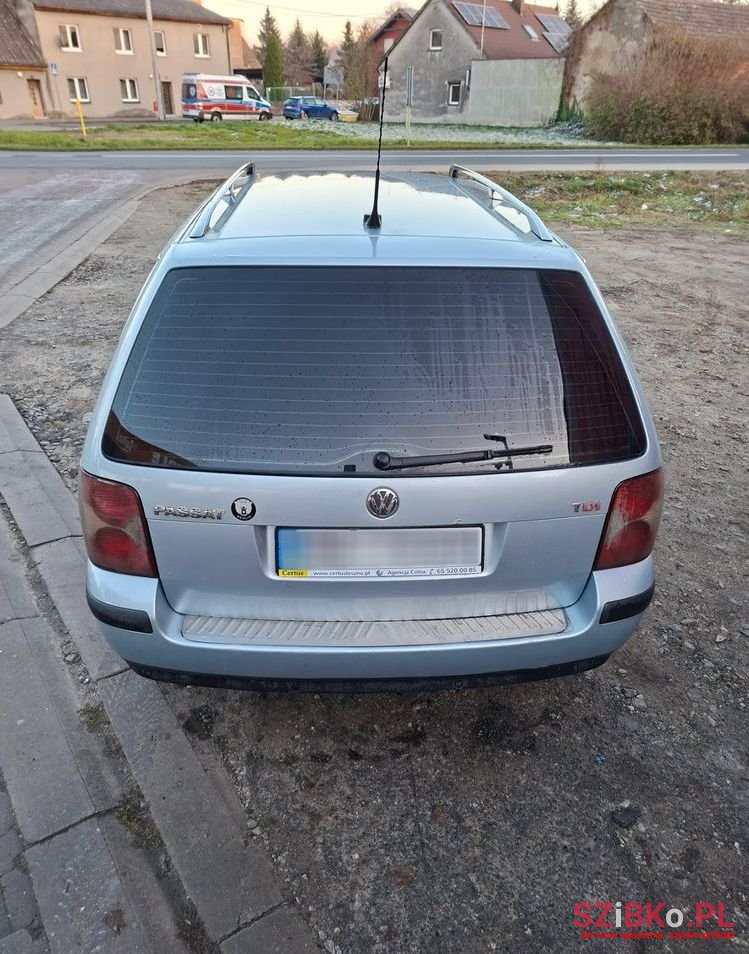 2003' Volkswagen Passat Variant photo #2