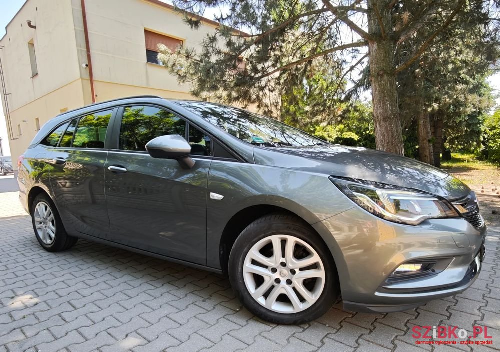 2019' Opel Astra photo #3