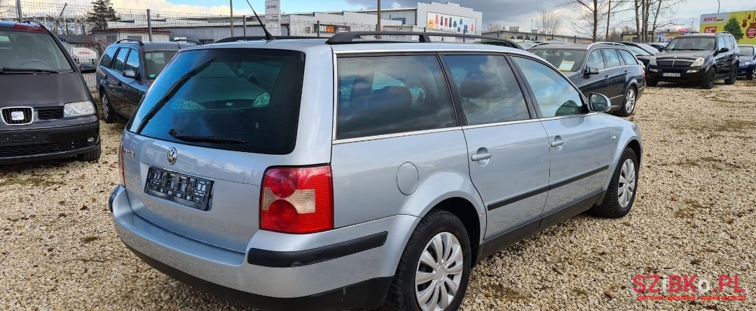 2004' Volkswagen Passat photo #3