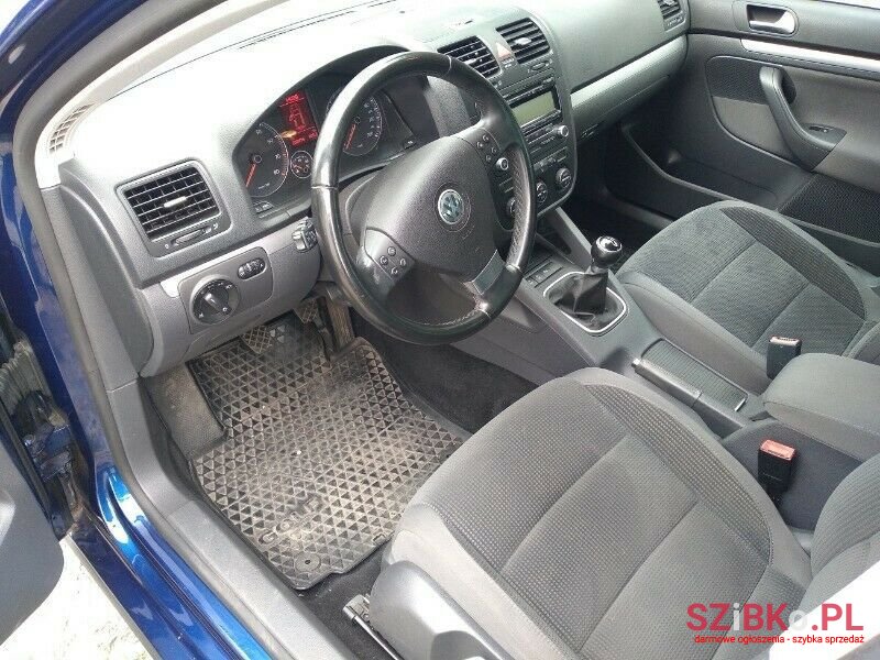 2009' Volkswagen Golf photo #4