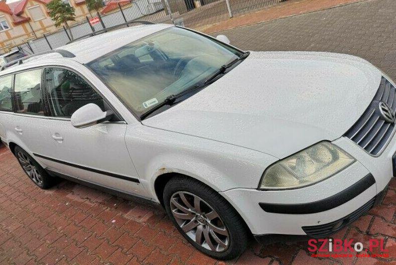 2004' Volkswagen Passat photo #1