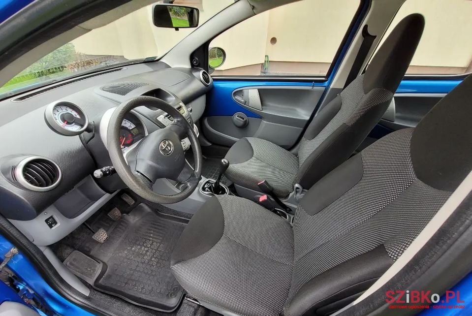 2010' Toyota Aygo photo #5