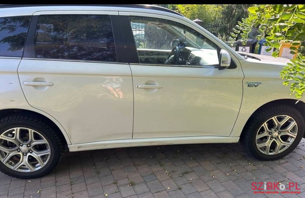 2015' Mitsubishi Outlander photo #4