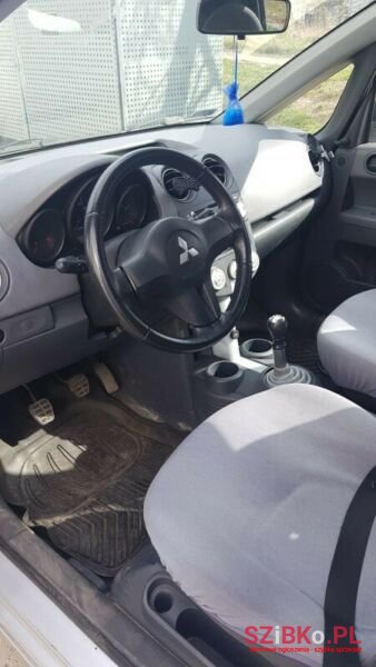 2007' Mitsubishi Colt photo #2