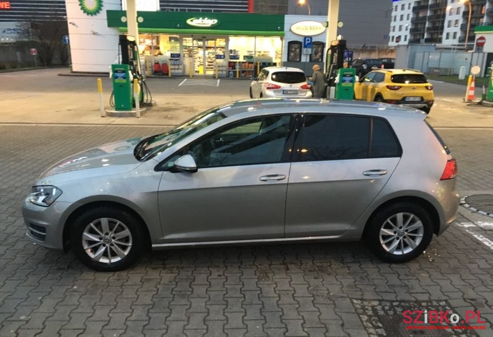 2015' Volkswagen Golf photo #2