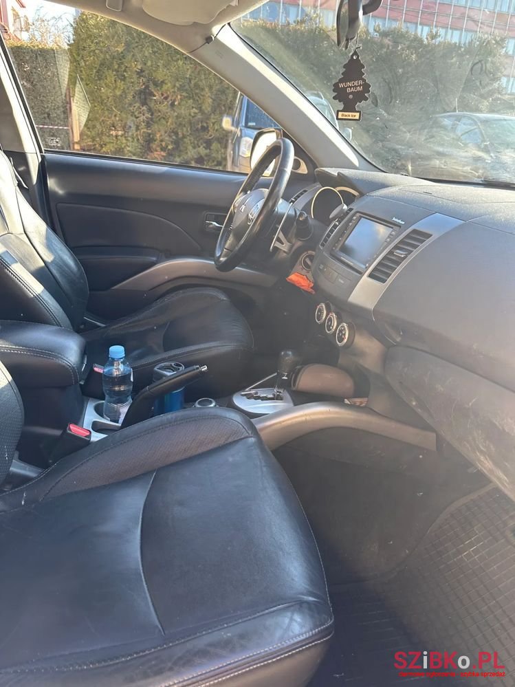 2009' Mitsubishi Outlander photo #4