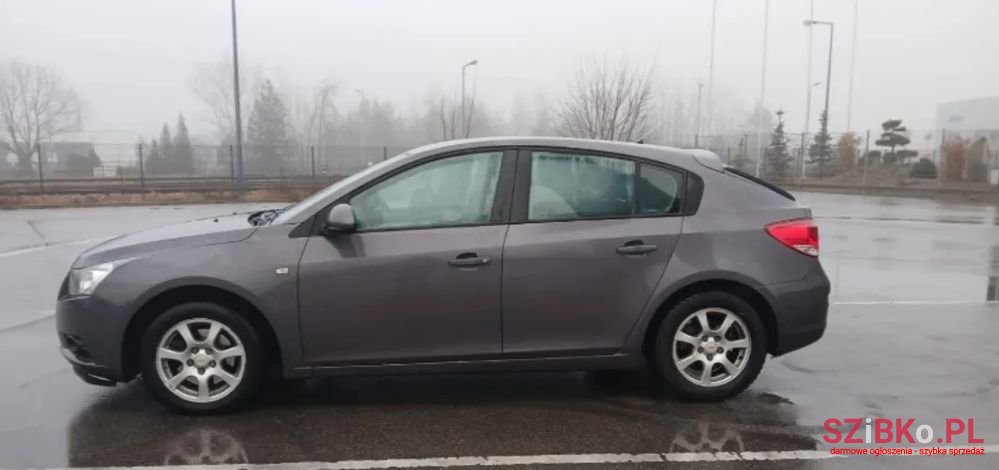 2011' Chevrolet Cruze photo #5