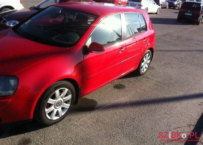 2004' Volkswagen Golf photo #1