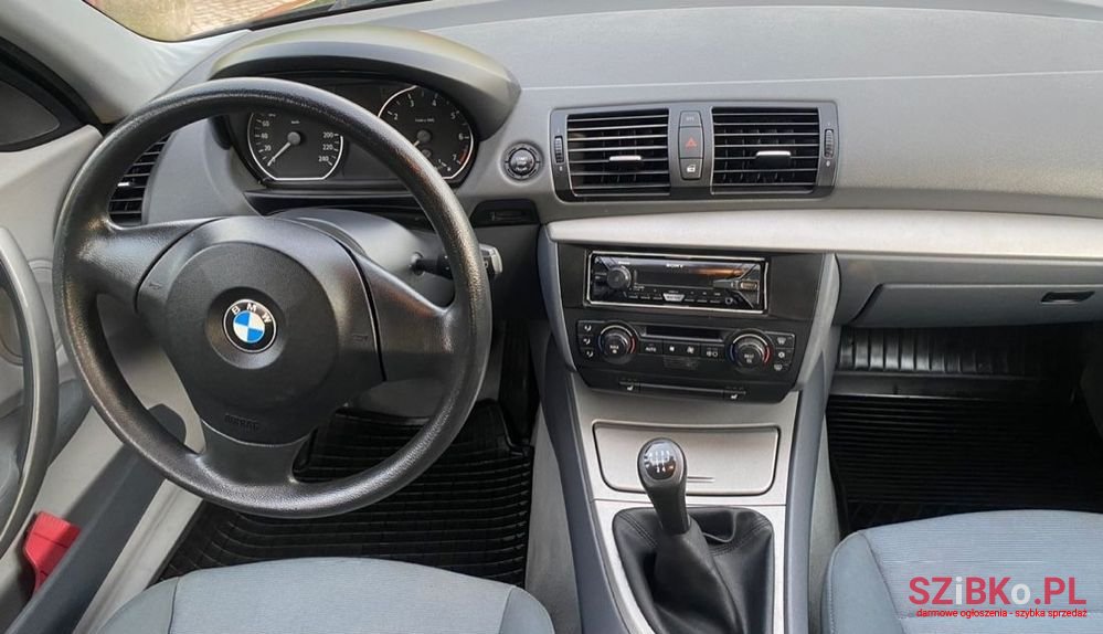 2004' BMW 1 Series 116I photo #5