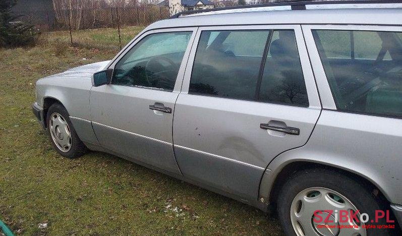 1993' Mercedes-Benz W124 photo #1