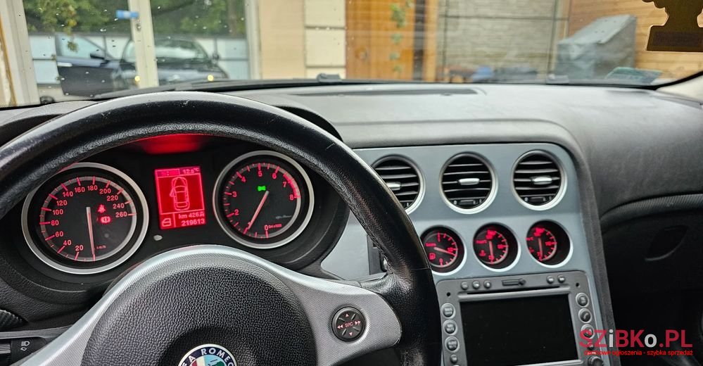 2005' Alfa Romeo 159 photo #6