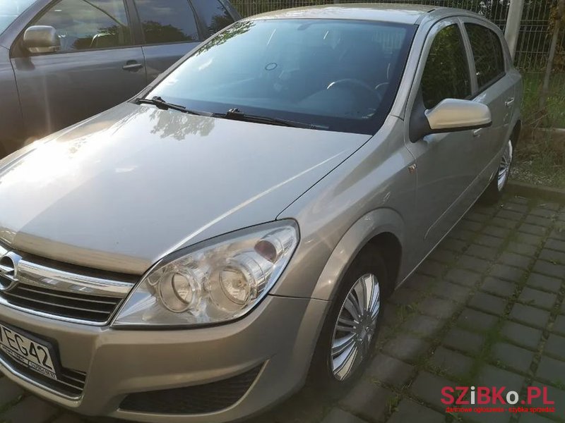 2008' Opel Astra photo #1