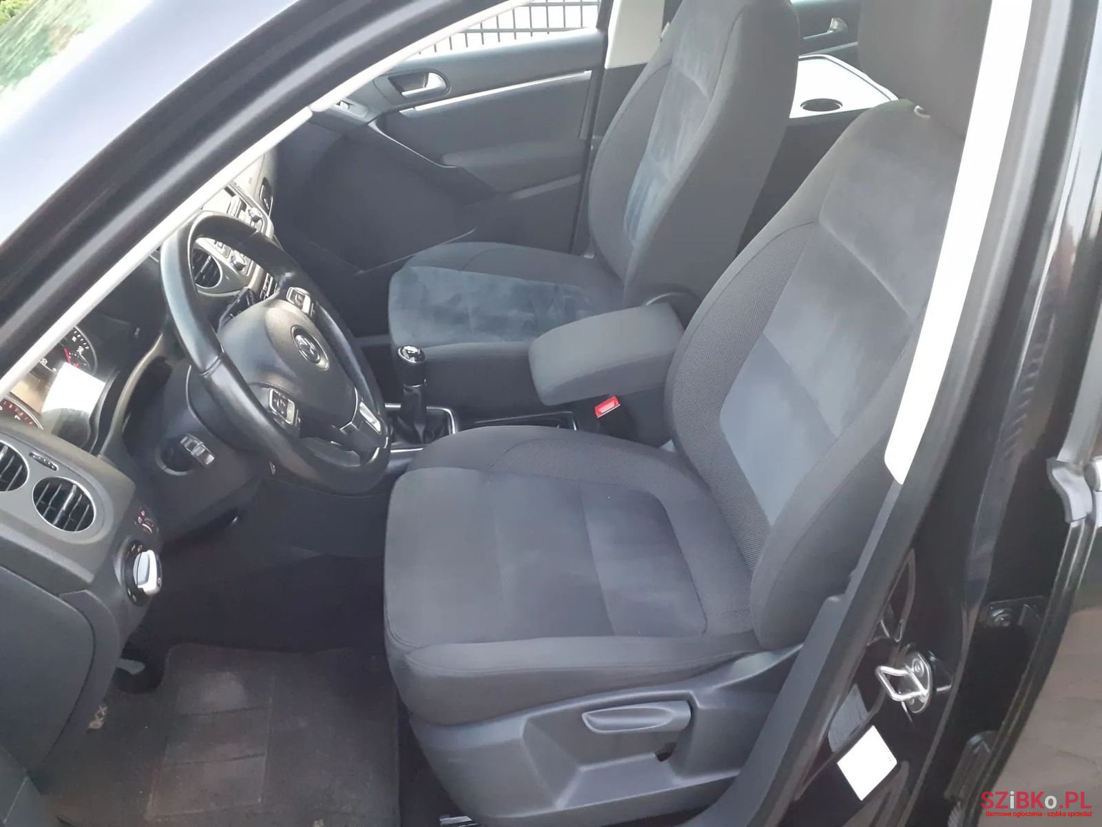 2012' Volkswagen Tiguan photo #5