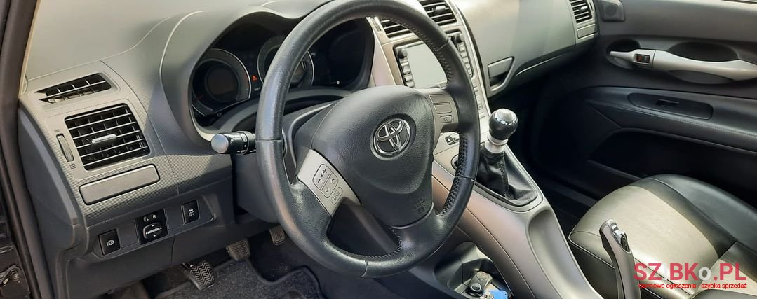 2007' Toyota Auris photo #4