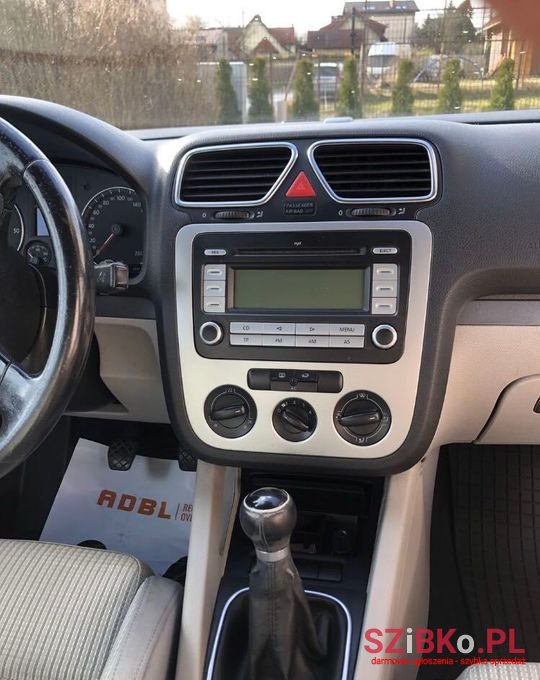 2008' Volkswagen Eos photo #6