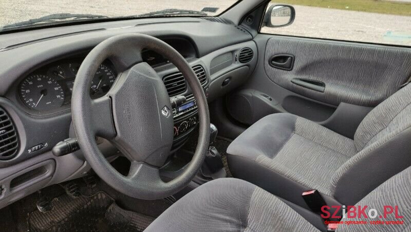 2001' Renault Megane photo #3