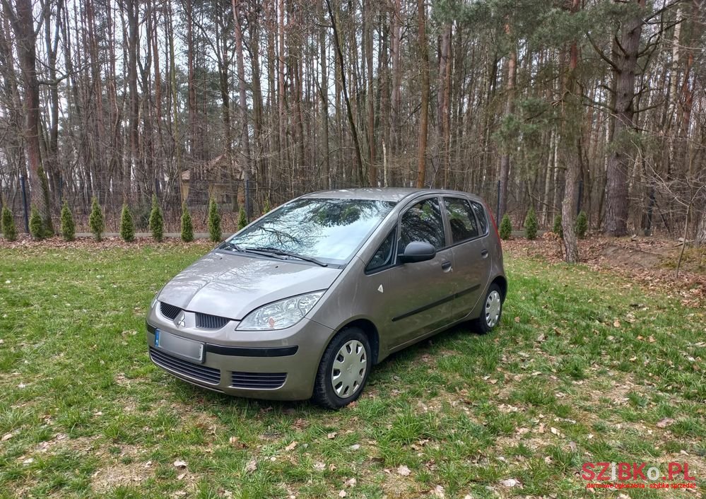 2008' Mitsubishi Colt photo #1