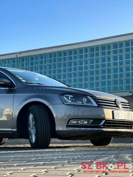 2011' Volkswagen Passat photo #3