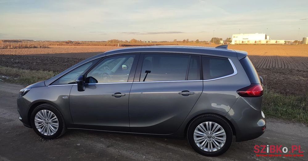 2017' Opel Zafira 1.6 Cdti Cosmo photo #2