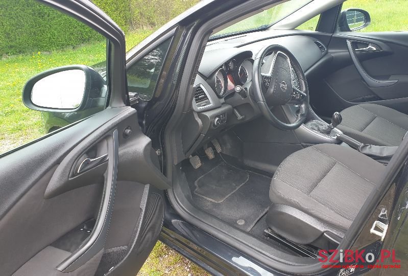 2014' Opel Astra photo #6