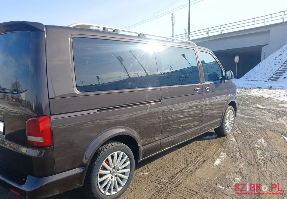 2011' Volkswagen Transporter photo #4