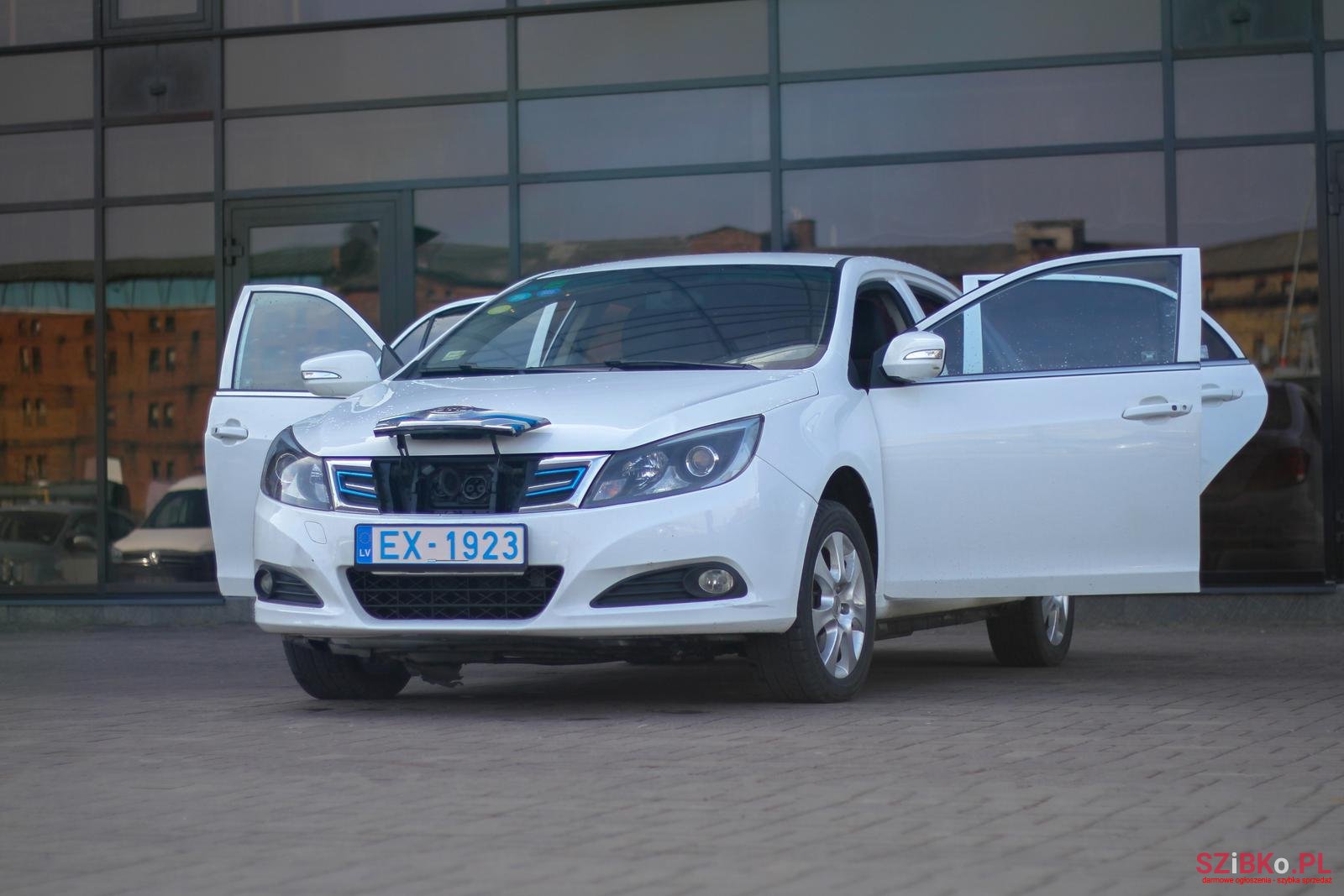 2017' BYD E5 photo #1