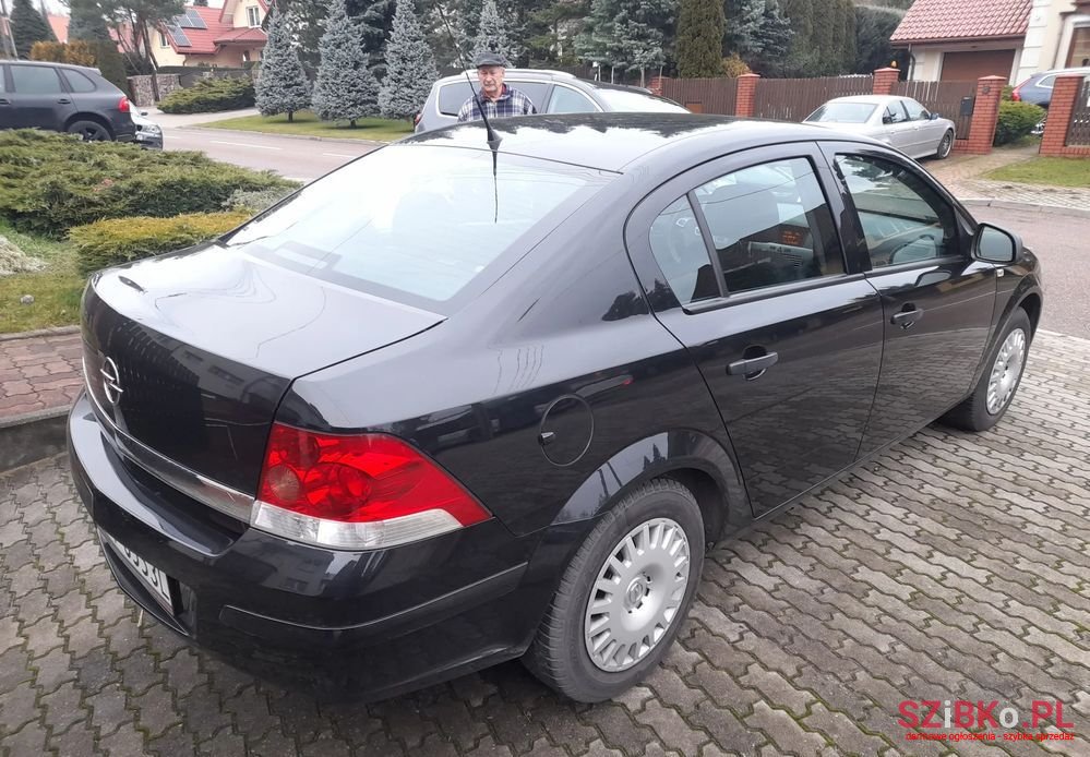 2011' Opel Astra 1.6 photo #4