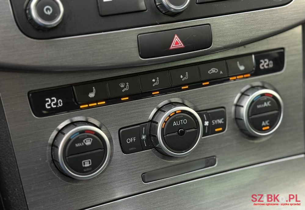 2013' Volkswagen Passat photo #6