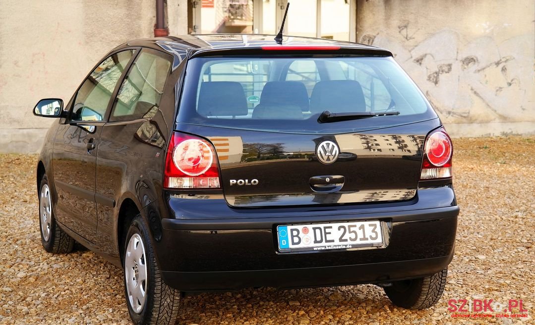 2005' Volkswagen Polo photo #3