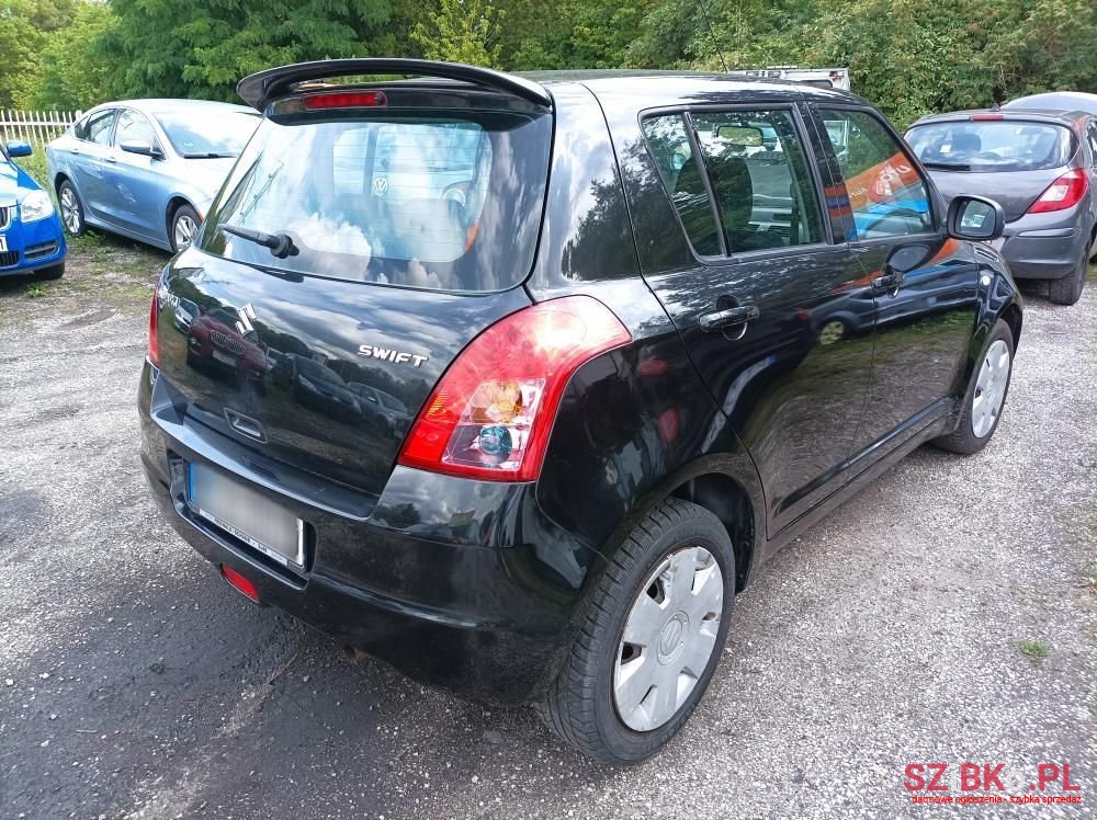 2010' Suzuki Swift photo #4