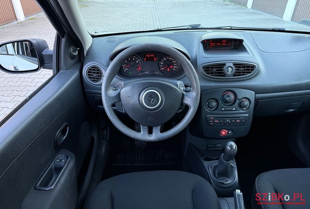 2013' Renault Clio photo #5