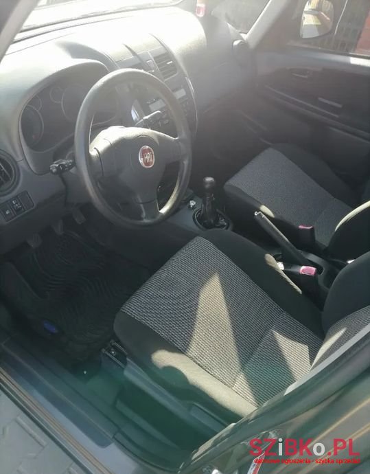 2011' Fiat Sedici photo #2