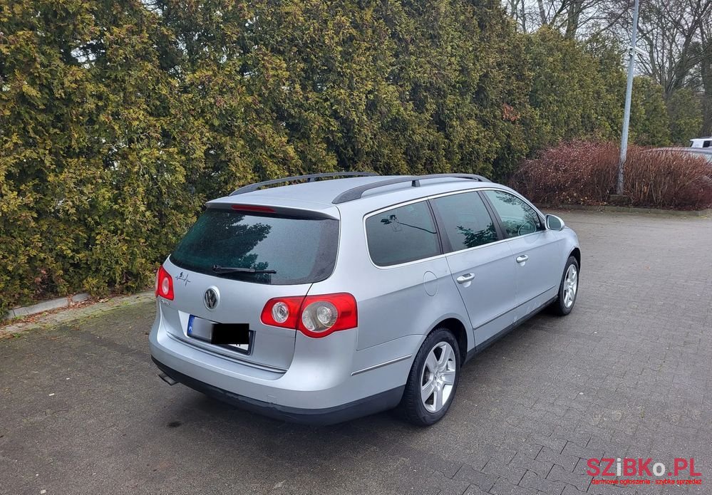 2005' Volkswagen Passat photo #2