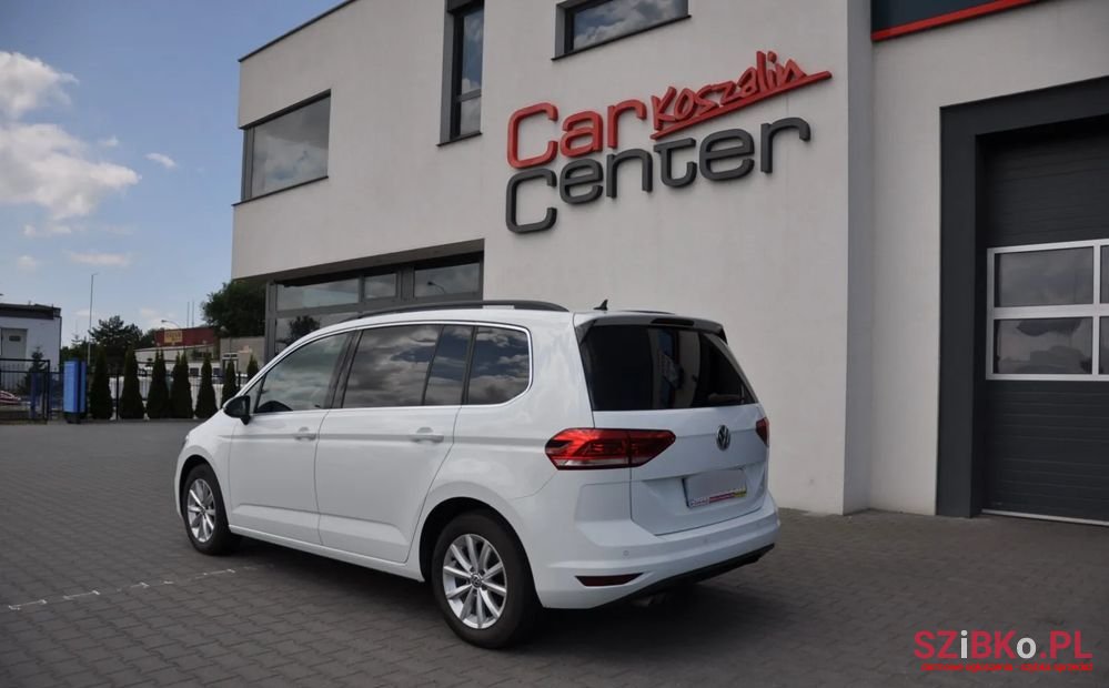 2018' Volkswagen Touran photo #2