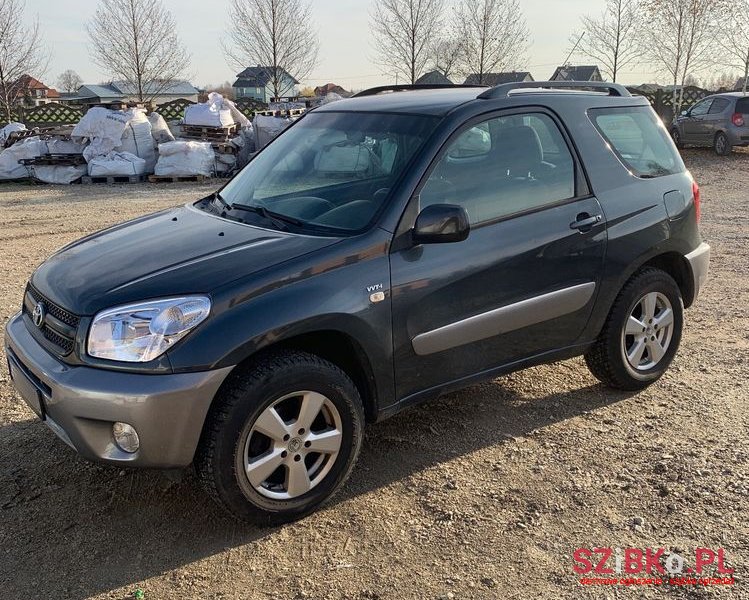 2004' Toyota RAV4 photo #1