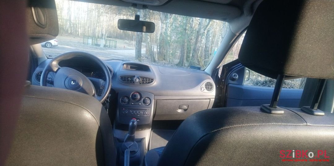 2008' Renault Clio photo #3