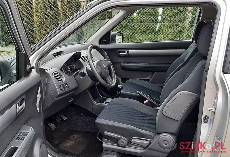 2009' Suzuki Swift photo #5