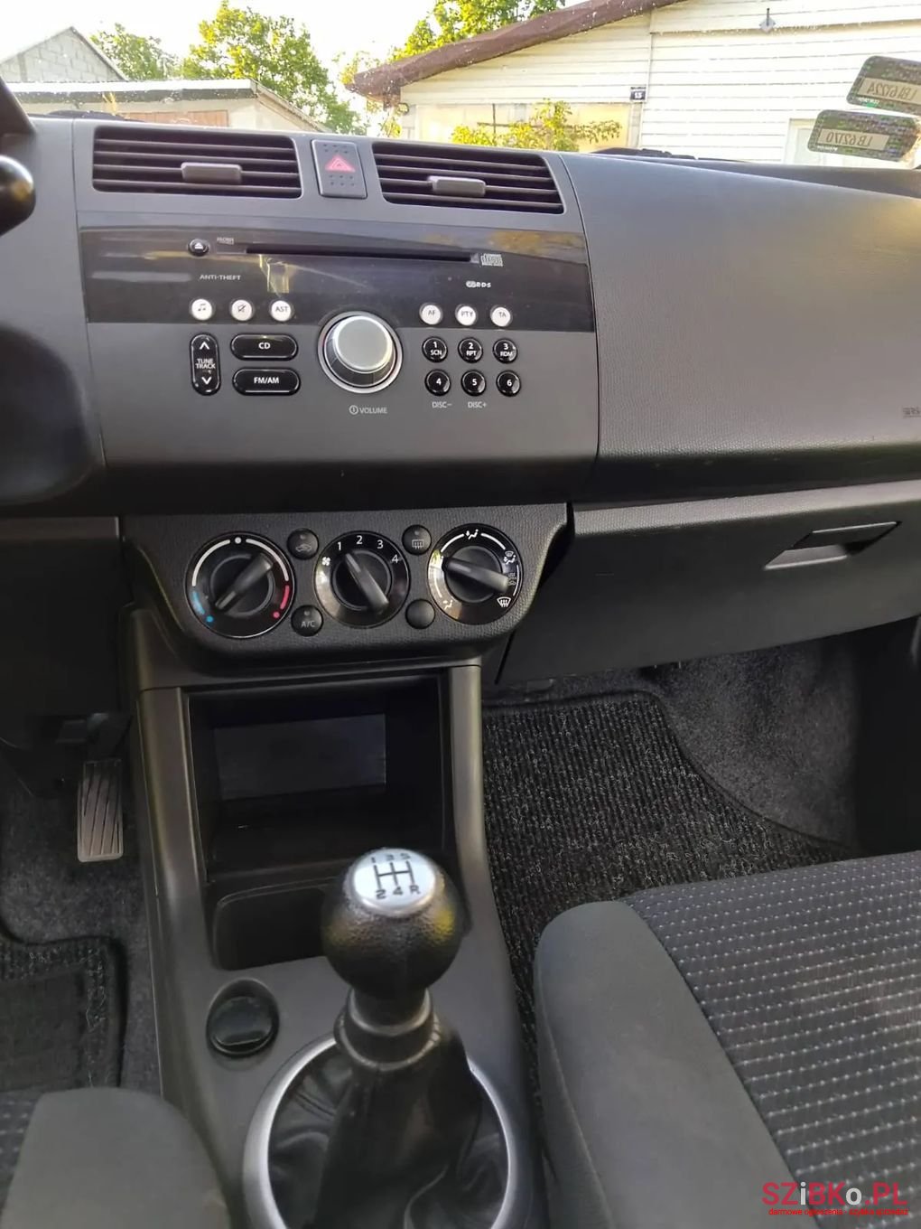 2009' Suzuki Swift photo #5