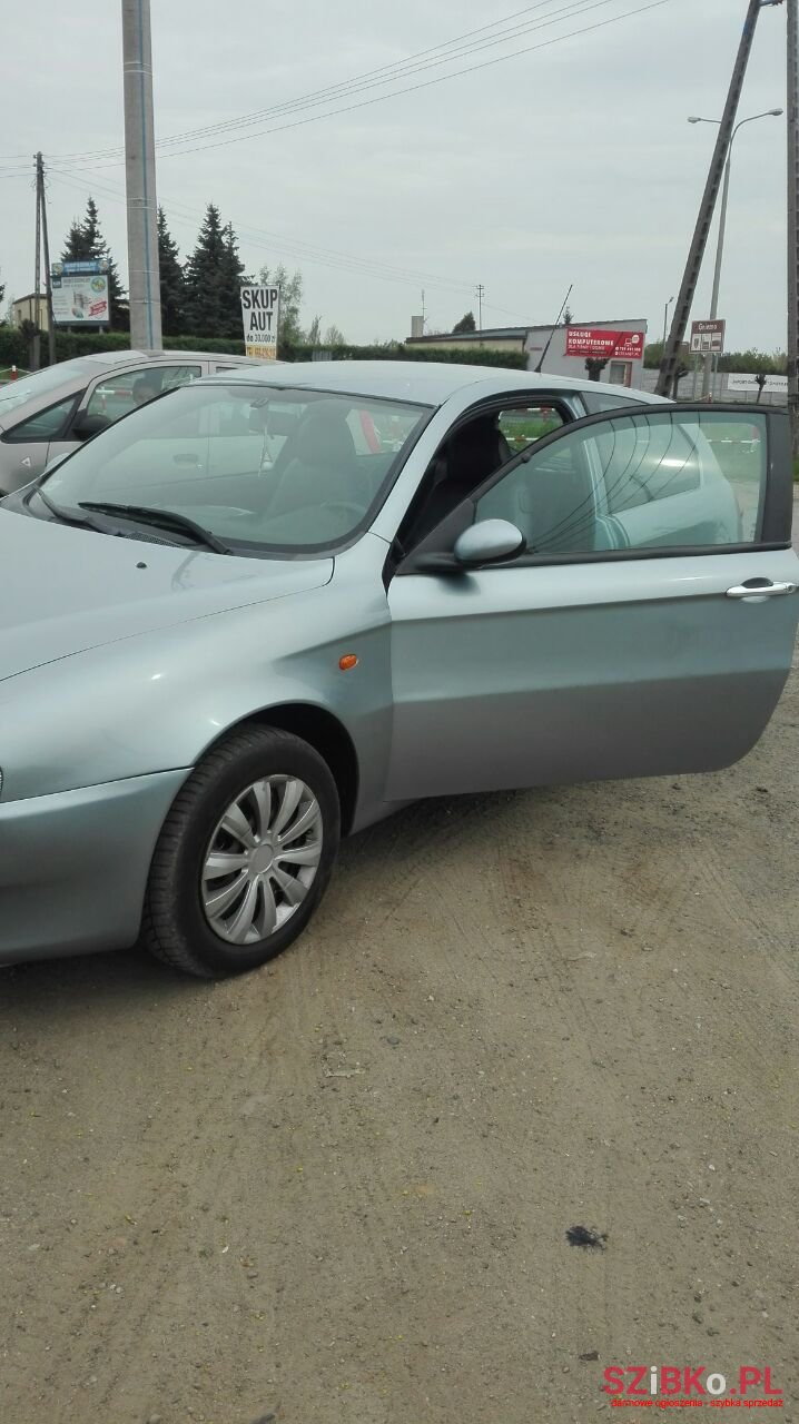 2001' Alfa Romeo 147 3 Door Sel photo #3