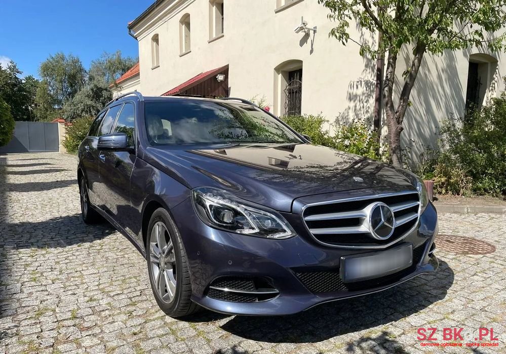 2013' Mercedes-Benz E-Class photo #3