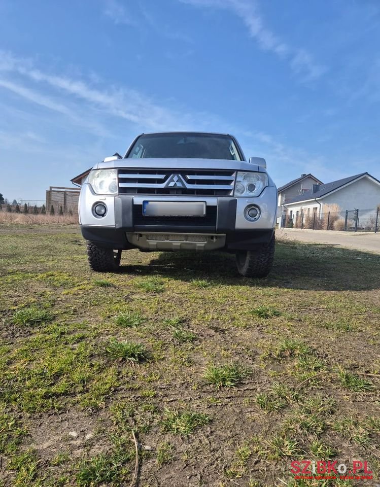 2007' Mitsubishi Pajero photo #3