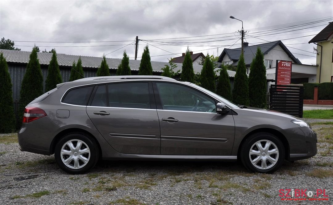 2010' Renault Laguna photo #5