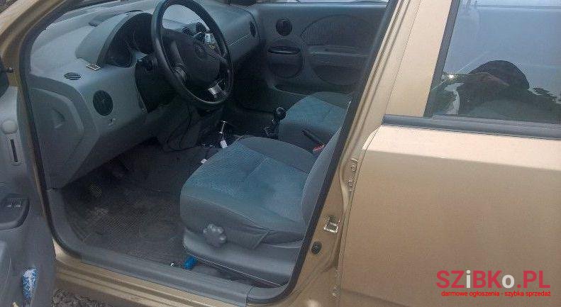 2004' Chevrolet Aveo photo #3