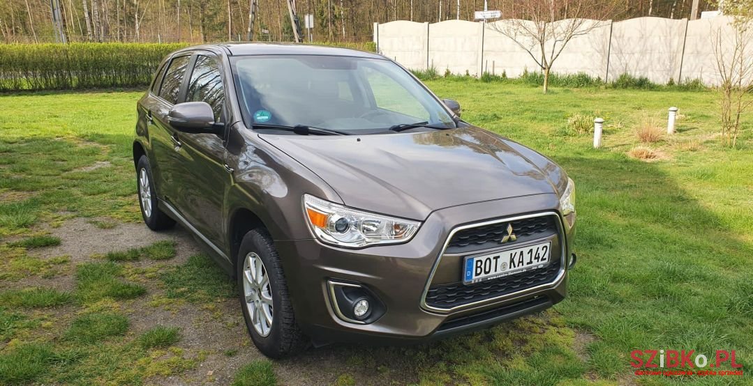 2014' Mitsubishi ASX photo #2