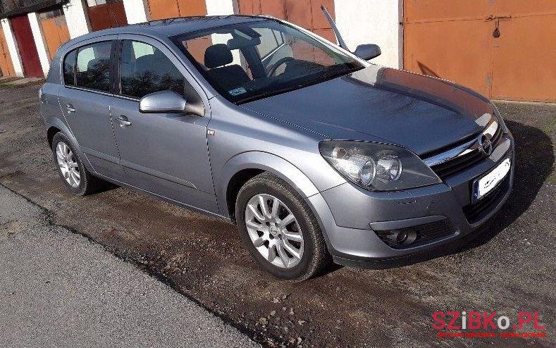 2005' Opel Astra photo #1