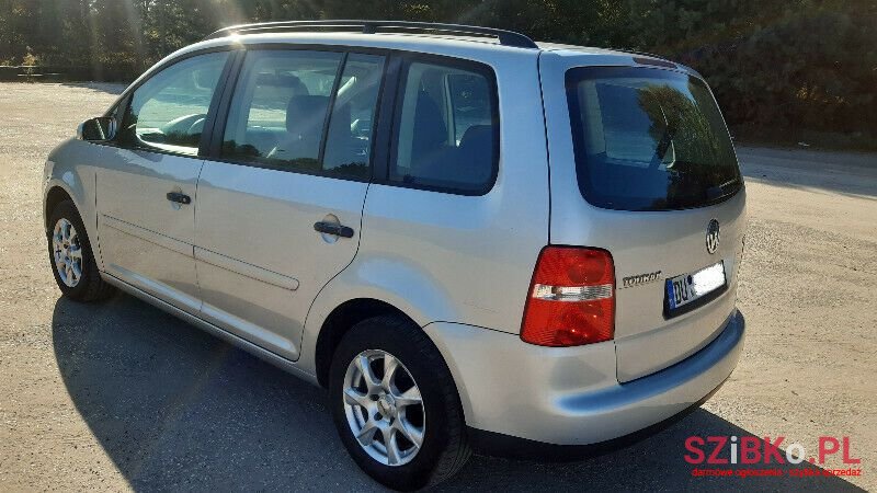 2006' Volkswagen Touran photo #3