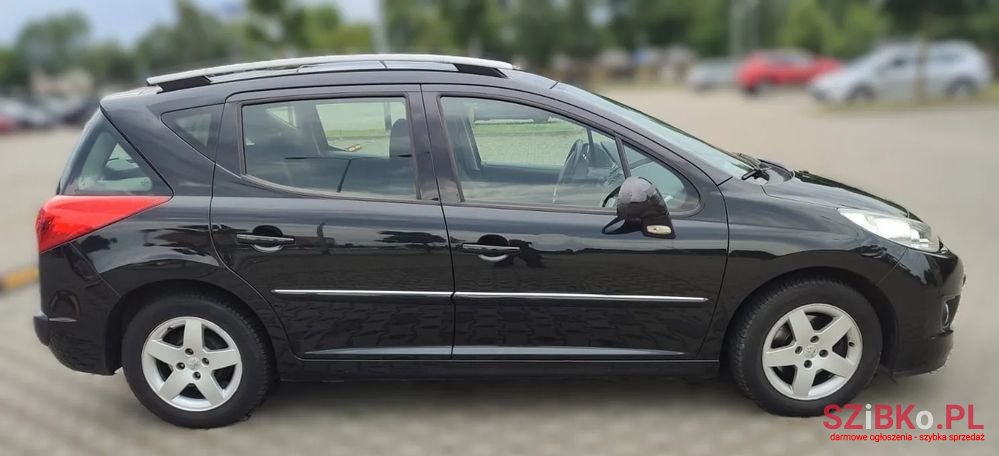 2011' Peugeot 207 95 Vti Filou photo #2